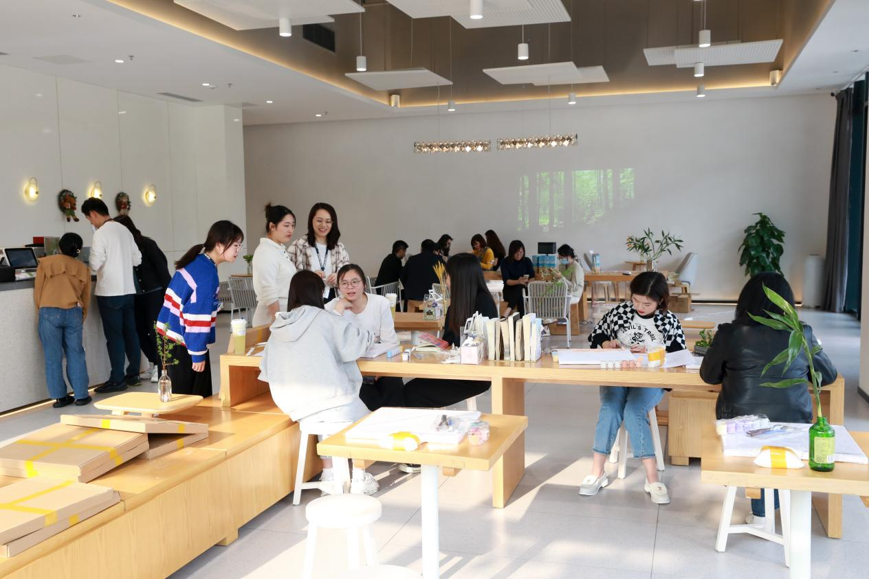 花漾女神，傲然綻放 | 邦彥技術(shù)舉行“花漾女神寵愛日”活動，熱烈慶祝三八國際婦女節(jié)